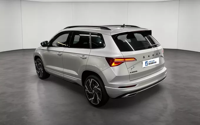 SKODA KAROQ 1.5 TSI 150 ch ACT DSG7 Sportline extérieur trois quart arrière gauche 2133045