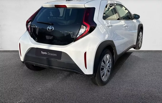 TOYOTA AYGO X 1.0 VVT-i 72 Dynamic extérieur trois quart arrière droit 1102792