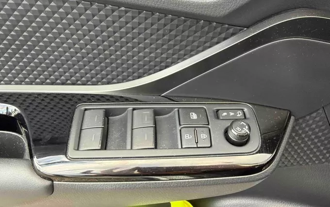 TOYOTA C-HR Hybride 2.0L Design photo 20 1104020