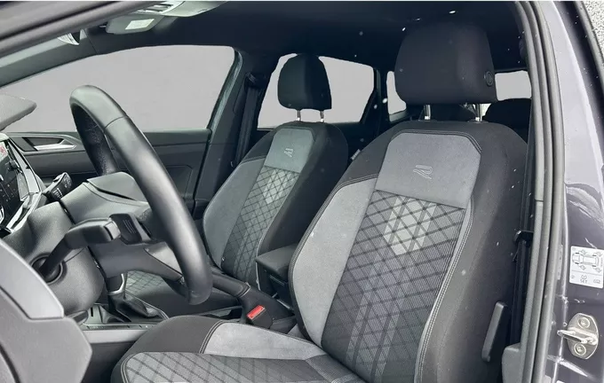 VOLKSWAGEN POLO 1.0 TSI 110 S&S DSG7 R-Line extérieur trois quart arrière droit 2124776