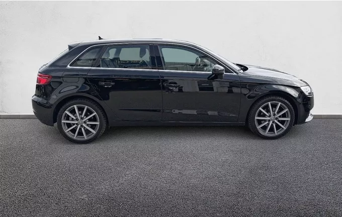 AUDI A3 Sportback 35 TFSI CoD 150 S tronic 7 Design Luxe extérieur côté droit 213243