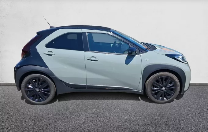 TOYOTA AYGO X 1.0 VVT-i 72 S-CVT Air Collection extérieur côté droit 1103753