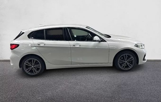 BMW SERIE 1 118d 150 ch Edition Sport extérieur côté droit 213501