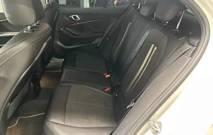 BMW SERIE 1 118d 150 ch Edition Sport photo 13 213501