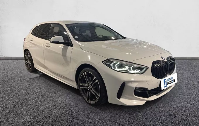 BMW SERIE 1 118i 136 ch DKG7 M Sport extérieur trois quart avant droit 2129701