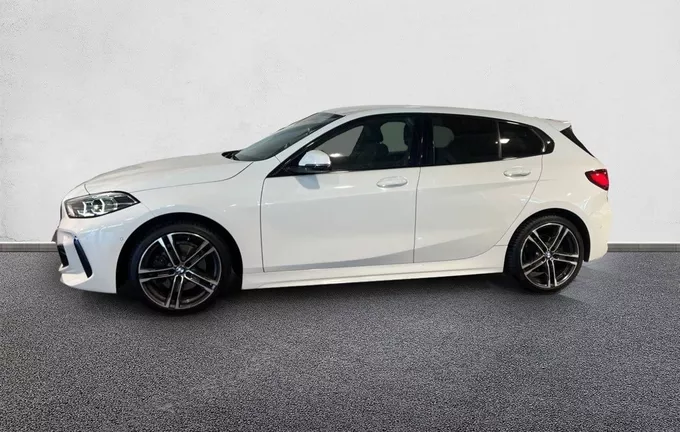BMW SERIE 1 118i 136 ch DKG7 M Sport extérieur côté gauche 2129701