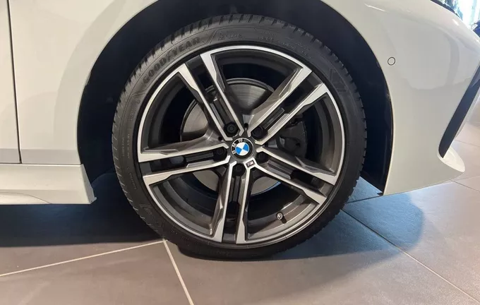 BMW SERIE 1 118i 136 ch DKG7 M Sport photo 9 2129701