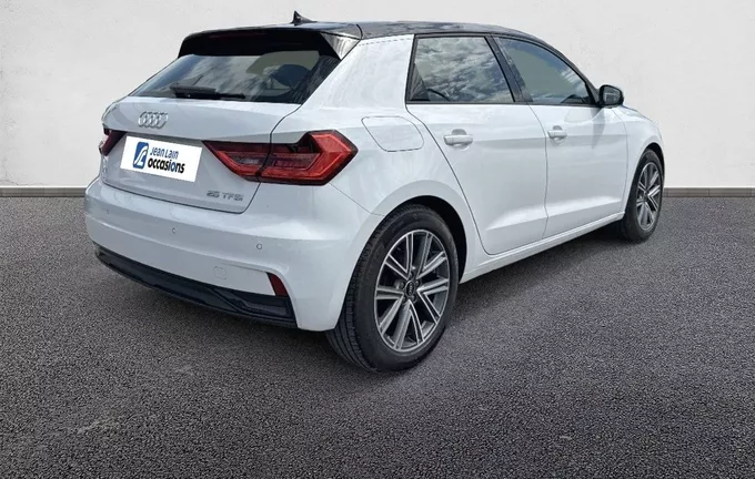 AUDI A1 Sportback 25 TFSI 95 ch BVM5 Design extérieur trois quart arrière droit 560809