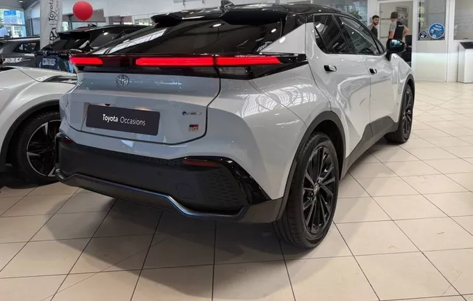 TOYOTA C-HR Hybride 200 GR Sport extérieur trois quart arrière droit 1103896