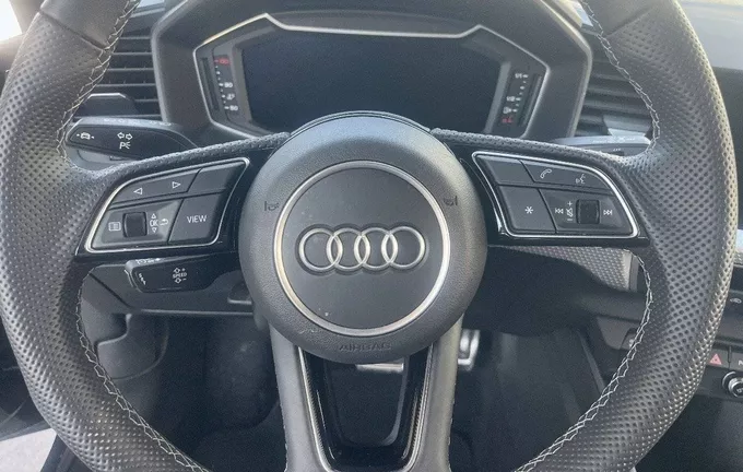 AUDI A1 Sportback 30 TFSI 116 ch S tronic 7 S Line extérieur trois quart avant droit 551008