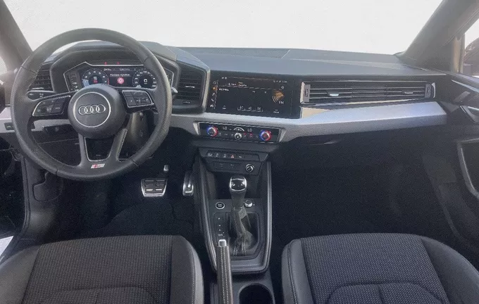 AUDI A1 Sportback 30 TFSI 116 ch S tronic 7 S Line extérieur trois quart arrière droit 551008