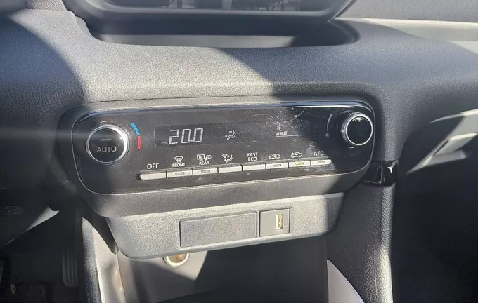 TOYOTA YARIS Hybride 116h photo 14 1103305