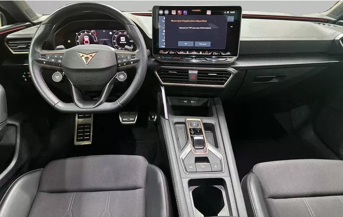 CUPRA LEON 1.5 eTSI 150 ch DSG7 V extérieur trois quart avant droit 2124750