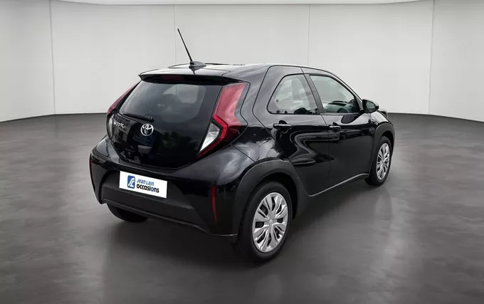 TOYOTA AYGO X 1.0 VVT-i 72 Dynamic extérieur trois quart arrière droit 1103944