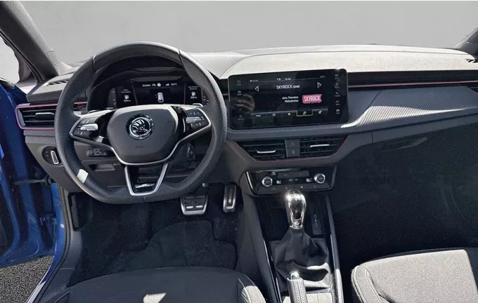 SKODA SCALA 1.0 TSI Evo 2 116 ch DSG7 Monte-Carlo extérieur trois quart avant droit 2128407