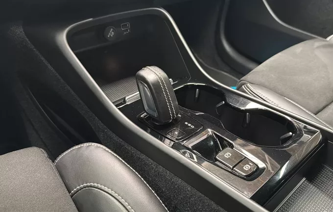VOLVO XC40 T5 Recharge 180+82 ch DCT7 R-Design photo 13 2128111