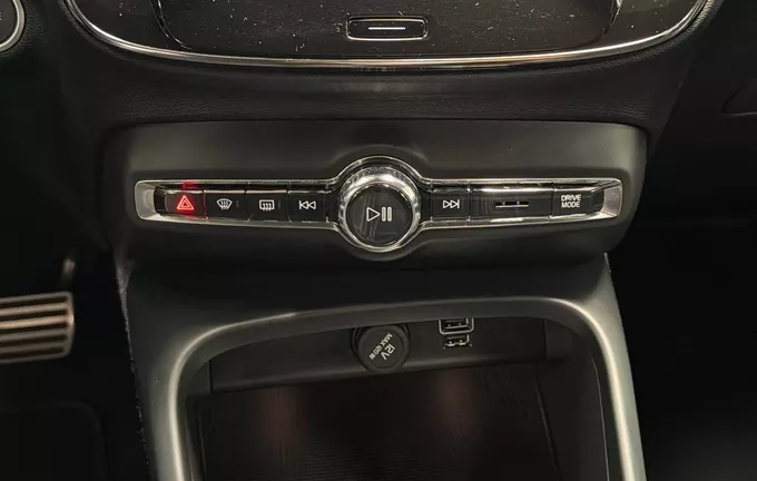 VOLVO XC40 T5 Recharge 180+82 ch DCT7 R-Design photo 14 2128111