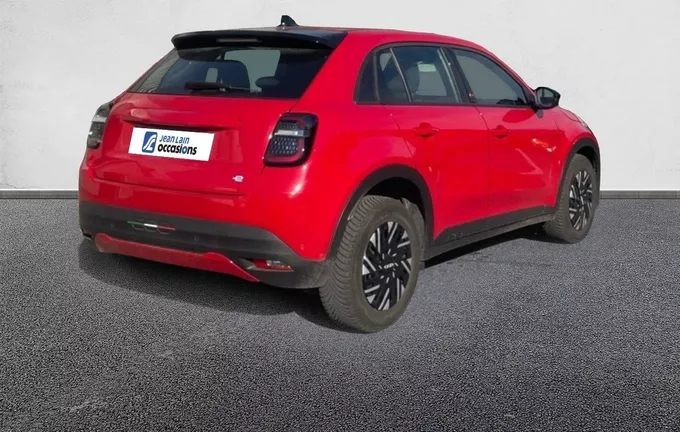 FIAT 600 54 kWh 156 ch RED extérieur trois quart arrière droit 2132663