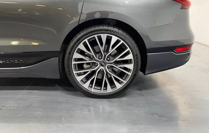 AUDI A6 E-TRON Avant Performance S line photo 9 2130779