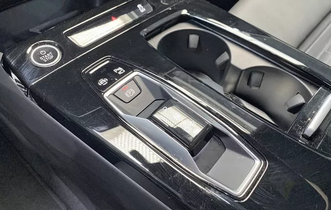 AUDI A6 E-TRON Avant Performance S line photo 13 2130779