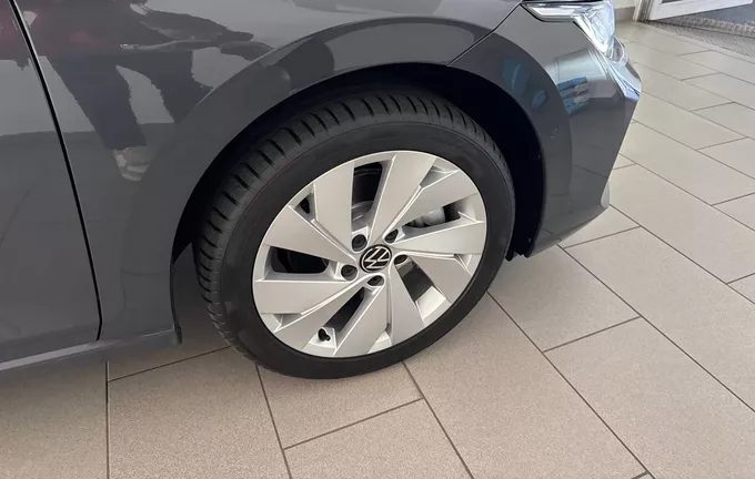 VOLKSWAGEN GOLF 1.5 eHybrid 204 DSG6 VW Edition photo 9 2092