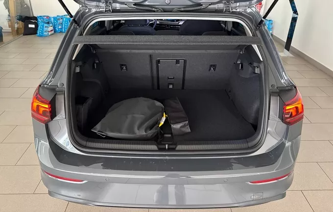 VOLKSWAGEN GOLF 1.5 eHybrid 204 DSG6 VW Edition photo 10 2092