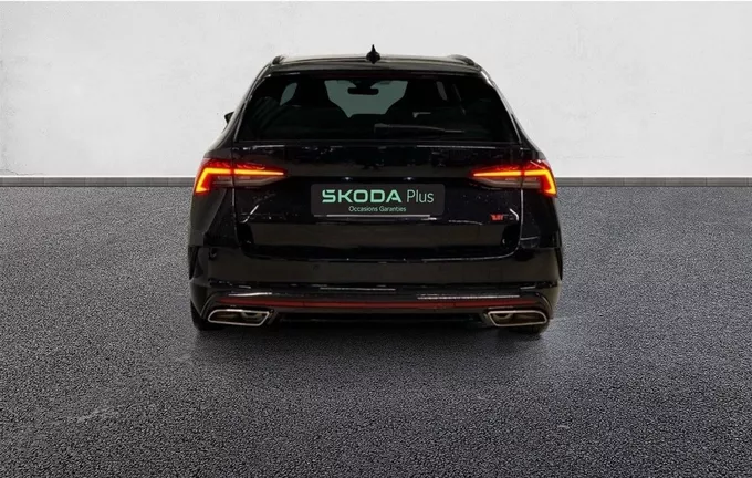 SKODA OCTAVIA Combi 2.0 TSI 245 ch RS extérieur trois quart arrière gauche 2124366