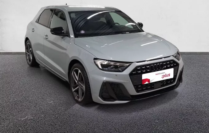 AUDI A1 Sportback 30 TFSI 116 ch S tronic 7 Black Edition extérieur trois quart avant droit 2132486
