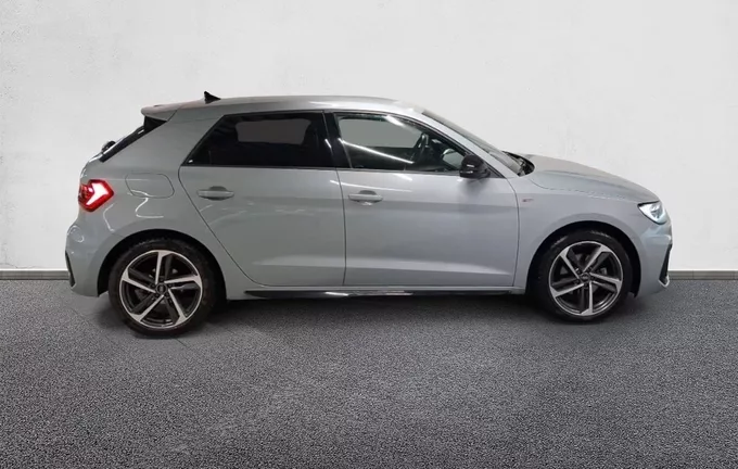 AUDI A1 Sportback 30 TFSI 116 ch S tronic 7 Black Edition extérieur côté droit 2132486