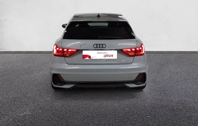 AUDI A1 Sportback 30 TFSI 116 ch S tronic 7 Black Edition extérieur arrière 2132486