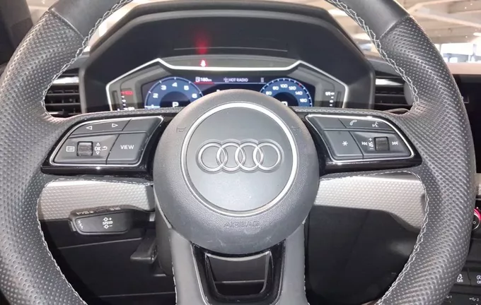 AUDI A1 Sportback 30 TFSI 116 ch S tronic 7 Black Edition photo 12 2132486