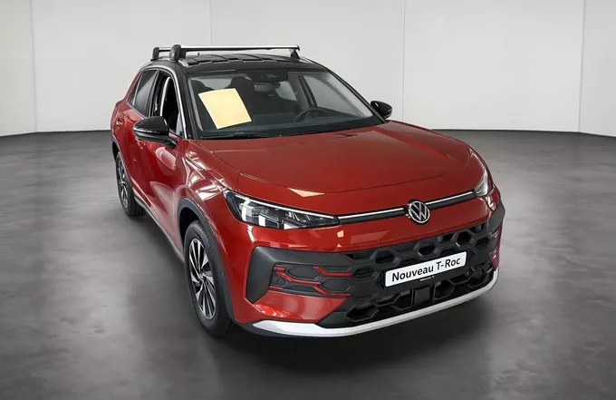 VOLKSWAGEN T-ROC 1.5 eTSI EVO2 Hybrid 150 ch DSG7 Style extérieur trois quart avant droit 1665