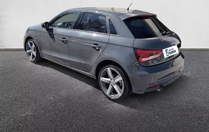 AUDI A1 Sportback 1.0 TFSI ultra 95 Ambiente extérieur trois quart arrière gauche 560331