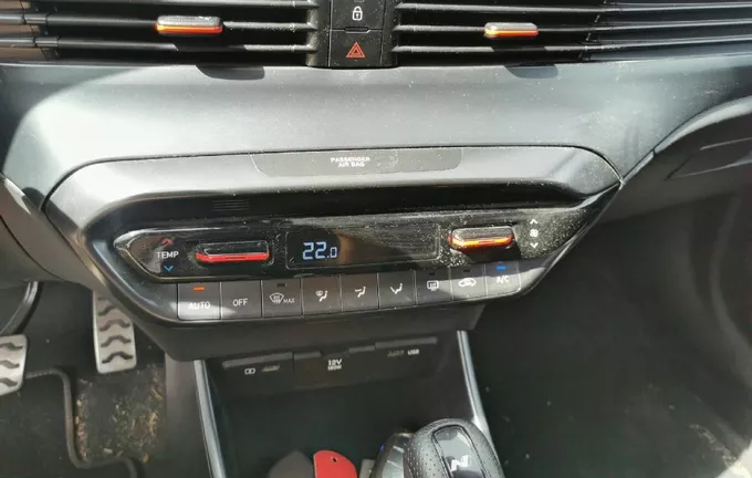 HYUNDAI I20 1.0 T-GDi 100 DCT-7 Hybrid 48V N Line Michel Vaillant photo 14 13994