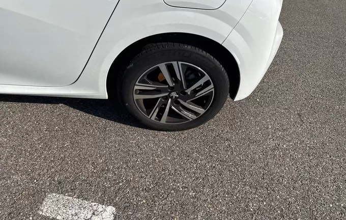 PEUGEOT 208 BlueHDi 100 S&S BVM6 Allure photo 9 2131030