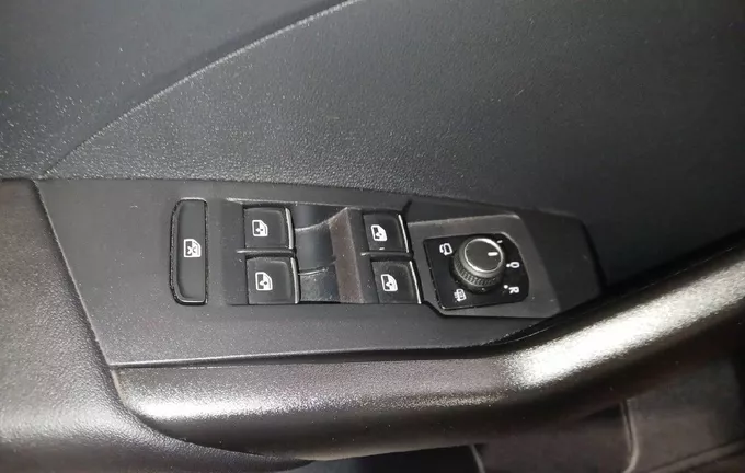 VOLKSWAGEN T-CROSS 1.0 TSI 110 Start/Stop DSG7 R-Line photo 15 945436