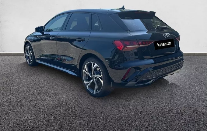 AUDI A3 Sportback TFSI e Hybride rechargeable 204 S tronic 6 S line extérieur trois quart arrière gauche 5482