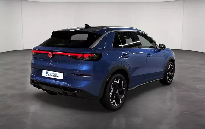 VOLKSWAGEN T-ROC 1.5 eTSI Hybrid 150 ch DSG7 R-Line extérieur trois quart arrière droit 2133324