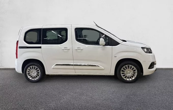 TOYOTA PROACE City Verso Medium 1.2L 110 VVT-i BVM6 Dynamic extérieur côté droit 213505