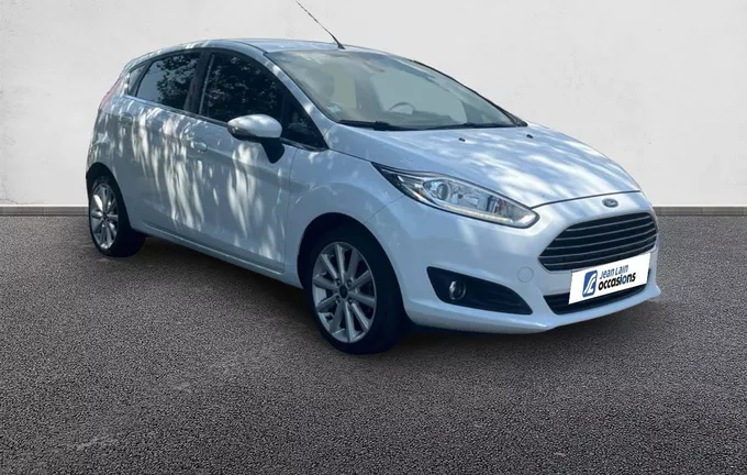 FORD FIESTA 1.5 TDCi 95 Titanium extérieur trois quart avant droit 451209