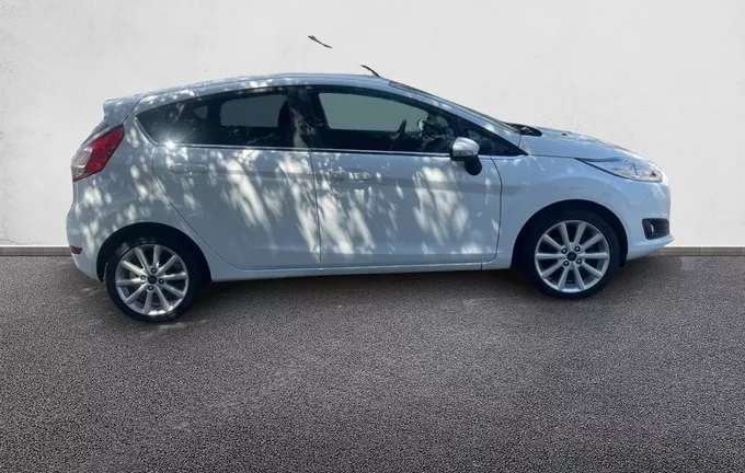 FORD FIESTA 1.5 TDCi 95 Titanium extérieur côté droit 451209
