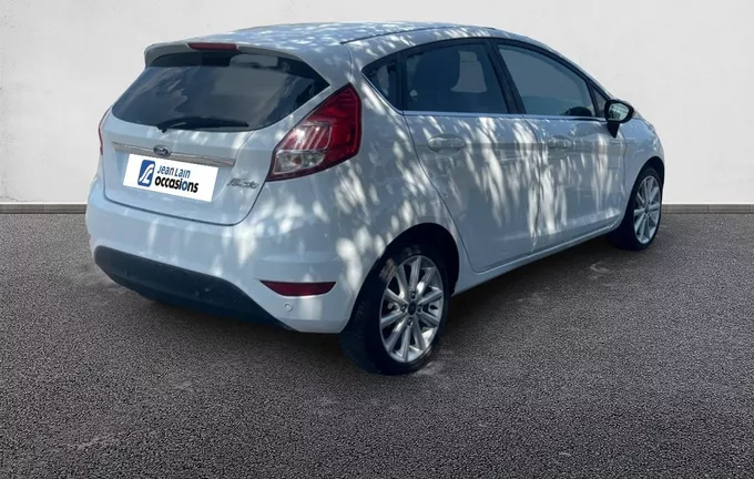 FORD FIESTA 1.5 TDCi 95 Titanium extérieur trois quart arrière droit 451209