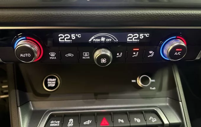 AUDI Q3 45 TFSIe 245 ch S tronic 6 S line photo 14 2130686