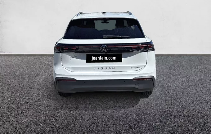 VOLKSWAGEN TIGUAN 1.5 eHybrid 204ch DSG6 VW Edition extérieur arrière 5447