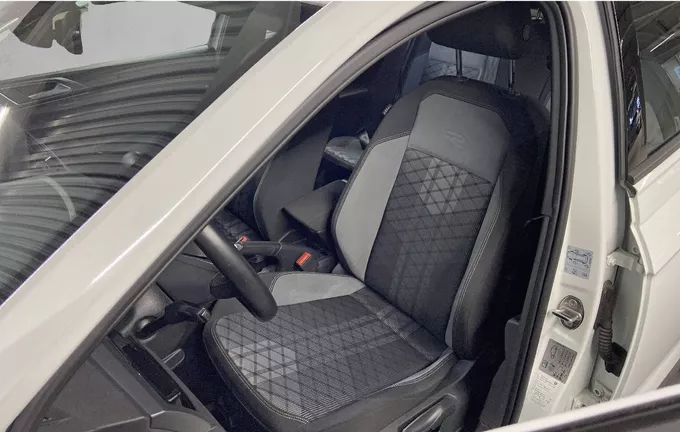 VOLKSWAGEN POLO 1.0 TSI 95 S&S BVM5 R-Line extérieur trois quart arrière droit 2126393
