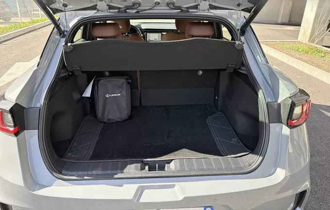 LEXUS LBX 4WD Relax photo 10 191082