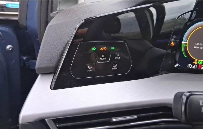 VOLKSWAGEN GOLF 1.5 eHybrid 204 DSG6 VW Edition photo 17 460221