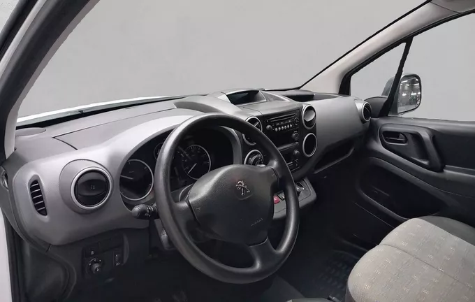 PEUGEOT PARTNER e-PARTNER FOURGON STANDARD PREMIUM AVEC BATTERIE extérieur trois quart arrière gauche 943374