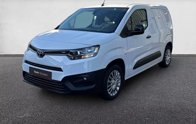 TOYOTA PROACE CITY VERSO RC23 Proace City Verso Medium 1.2L 110 VVT-i BVM6 Dynamic extérieur trois quart avant gauche 1102694