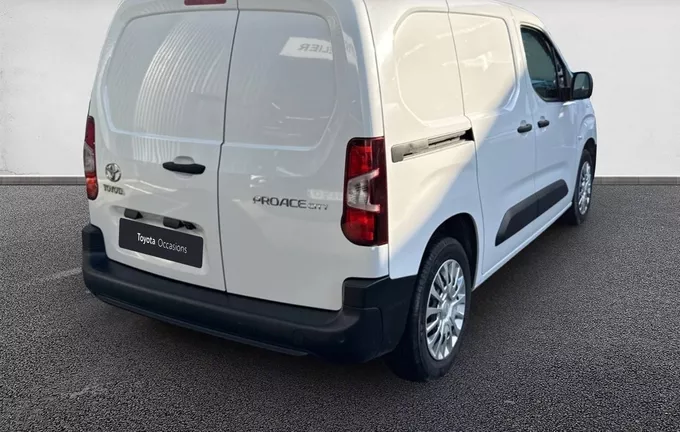TOYOTA PROACE CITY VERSO RC23 Proace City Verso Medium 1.2L 110 VVT-i BVM6 Dynamic extérieur trois quart arrière droit 1102694